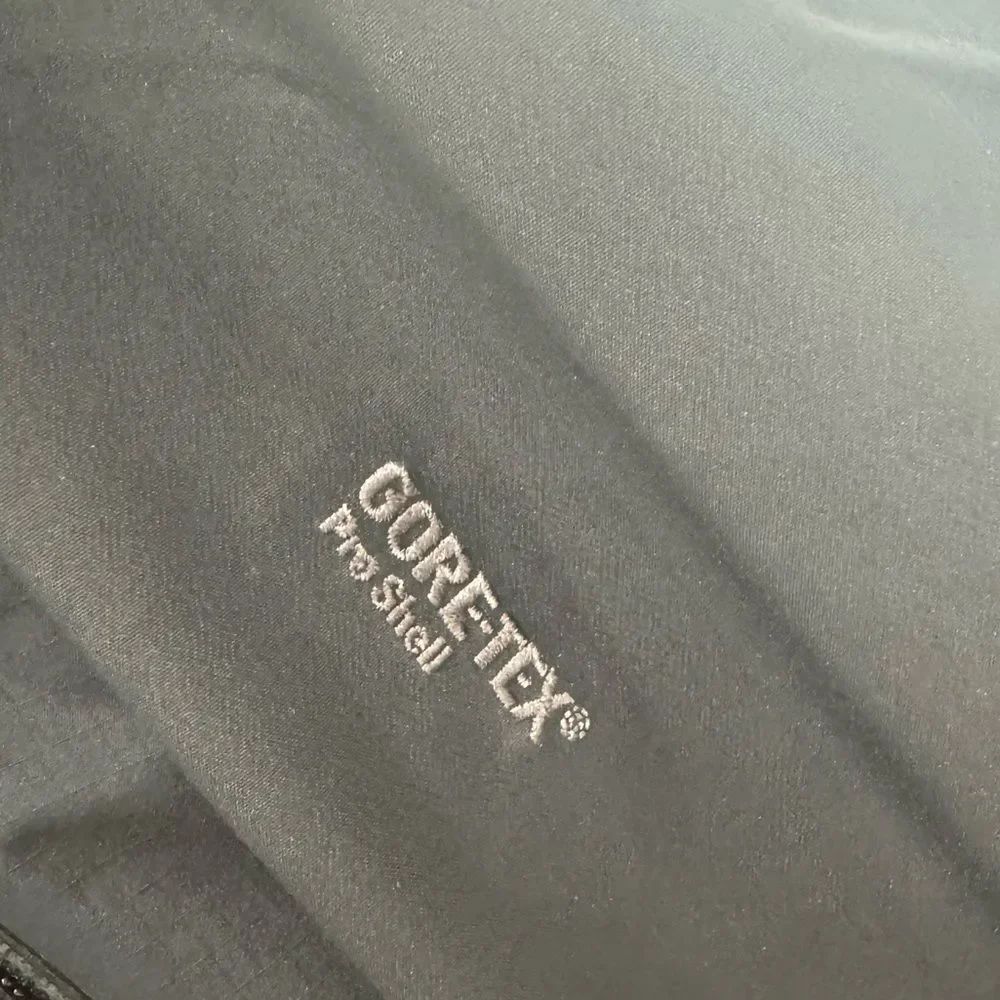 Arc'Teryx GoreTex Pro Shell Theta AR Black Jacket - Picture 12 of 13